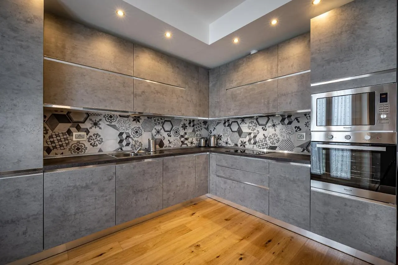 Yid Capo Di Mondo Luxury Apartment In Floransa 0*,